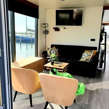 Houseboat Isola Close To Amsterdam Botel