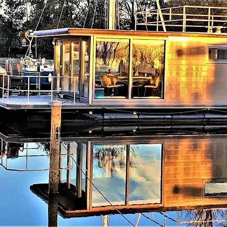 Houseboat Isola Close To Amsterdam Botel *